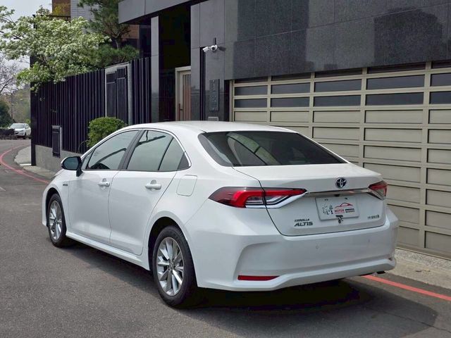 TOYOTA豐田 COROLLA ALTIS HYBRID  第3張相片