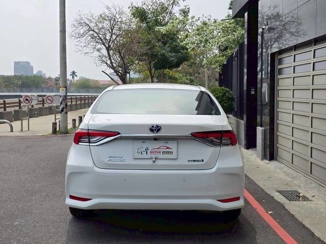 TOYOTA豐田 COROLLA ALTIS HYBRID  第4張相片