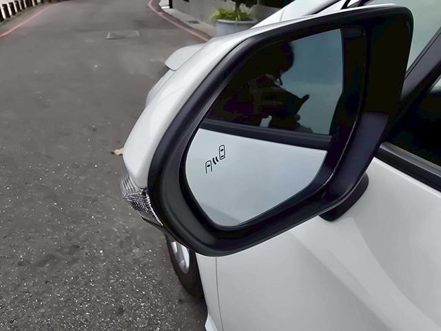 TOYOTA豐田 COROLLA ALTIS HYBRID  第18張相片