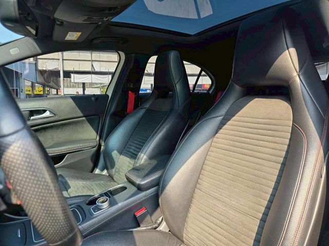 M-BENZ賓士 A45 AMG  第6張相片