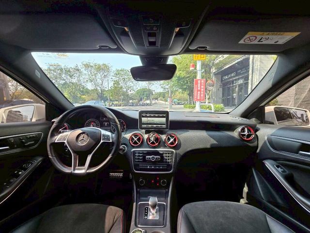 M-BENZ賓士 A45 AMG  第7張相片