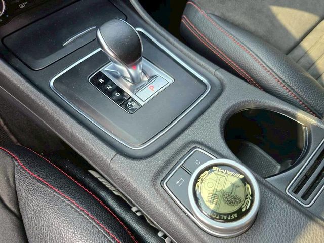 M-BENZ賓士 A45 AMG  第11張相片