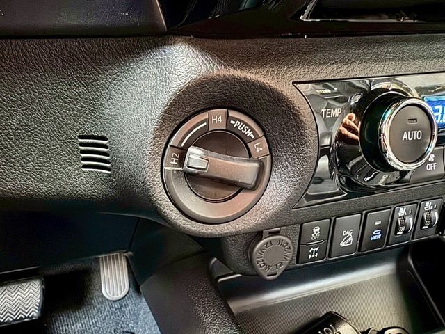 TOYOTA豐田 HILUX  第12張相片