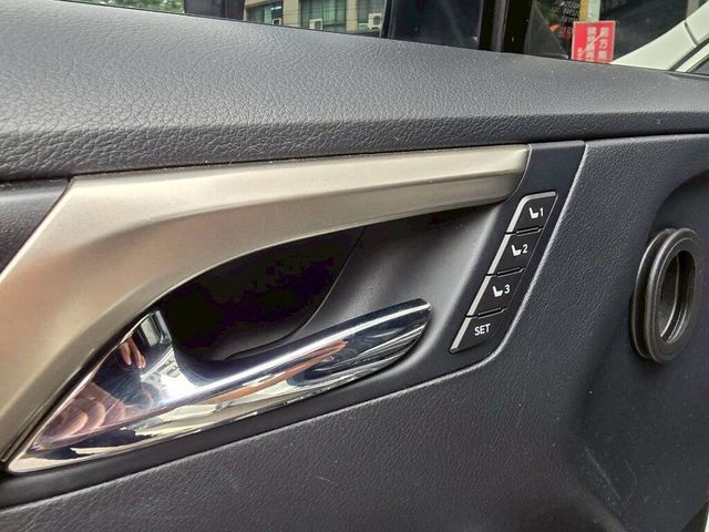 LEXUS凌志 RX300  第16張相片