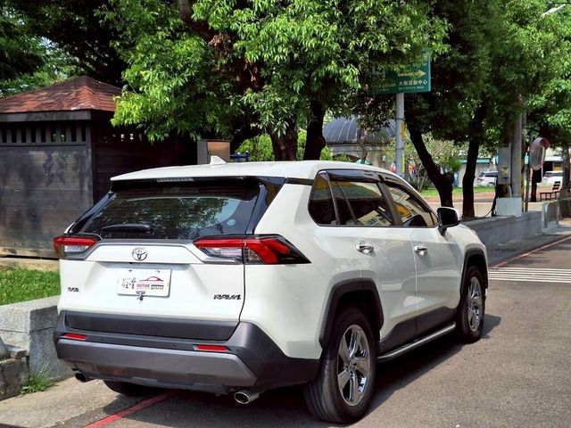 TOYOTA豐田 RAV4  第3張相片