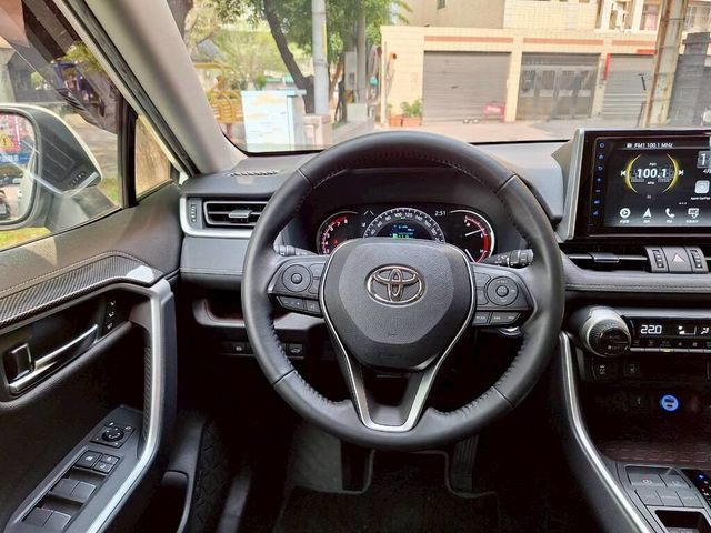 TOYOTA豐田 RAV4  第8張相片