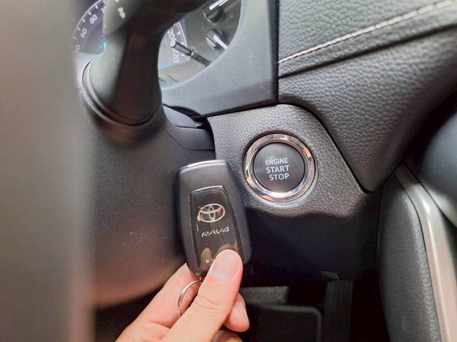 TOYOTA豐田 RAV4  第11張相片