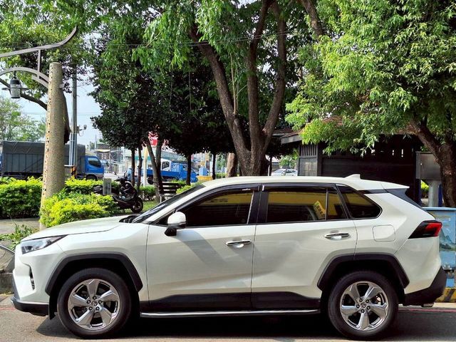 TOYOTA豐田 RAV4  第12張相片