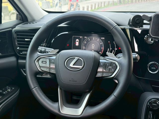 LEXUS凌志 NX200  第9張相片