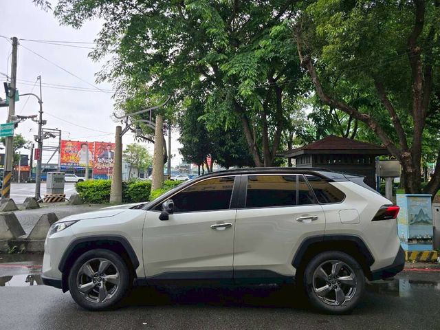 TOYOTA豐田 RAV4  第3張相片