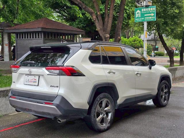 TOYOTA豐田 RAV4  第5張相片