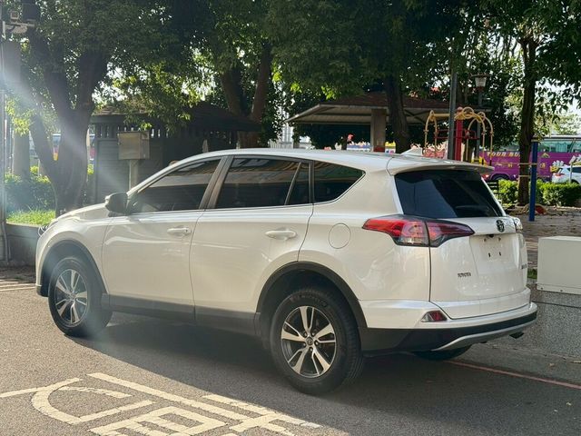 TOYOTA豐田 RAV4  第3張相片
