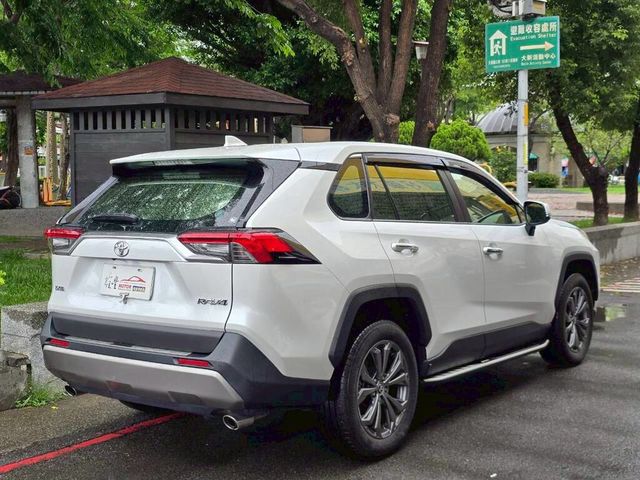 TOYOTA豐田 RAV4  第3張相片