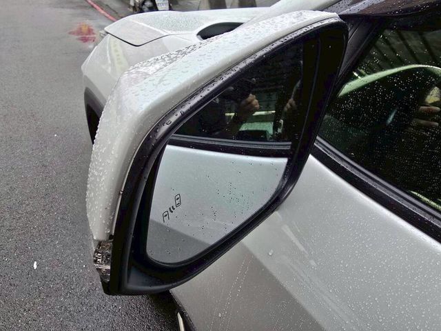 TOYOTA豐田 RAV4  第18張相片