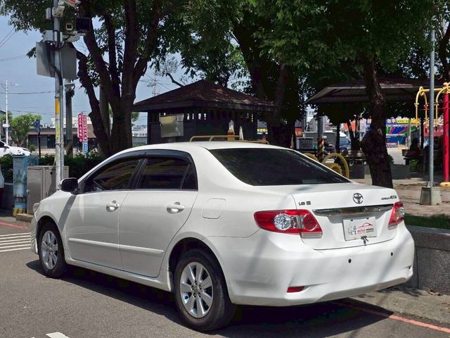 TOYOTA豐田 ALTIS  第3張相片