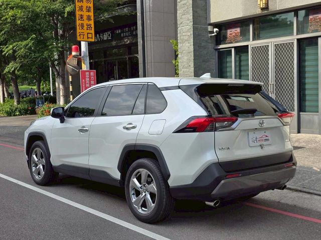 TOYOTA豐田 RAV4  第3張相片