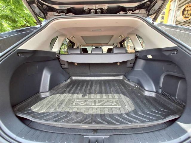 TOYOTA豐田 RAV4  第8張相片