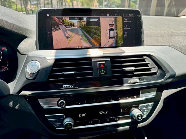 BMW寶馬 X4 XDRIVE20I  第5張相片