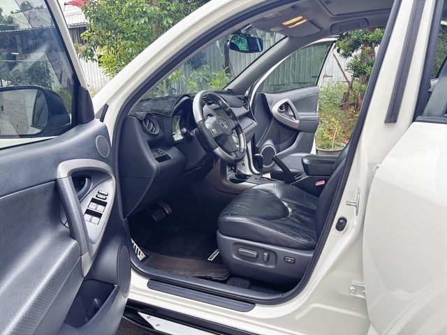 TOYOTA豐田 RAV4  第15張相片