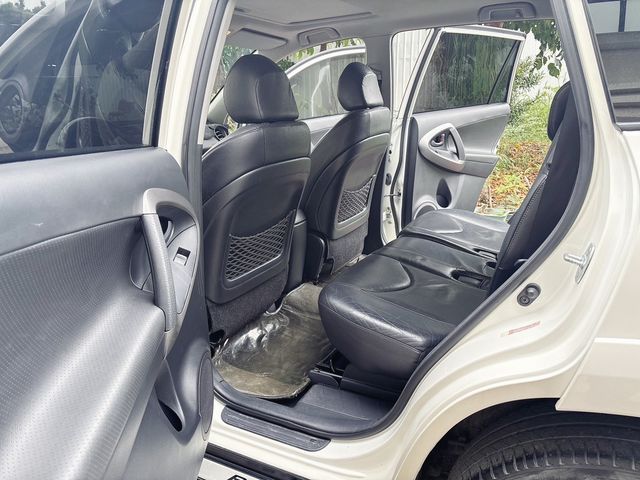 TOYOTA豐田 RAV4  第17張相片