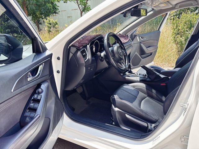 MAZDA馬自達 MAZDA 3  第16張相片