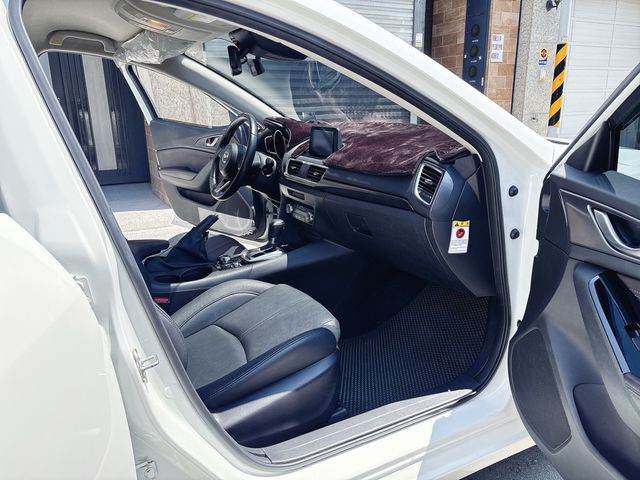 MAZDA馬自達 MAZDA 3  第17張相片