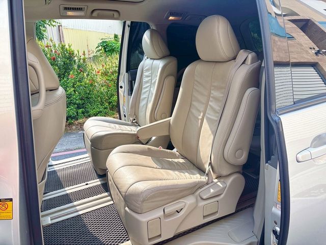 TOYOTA豐田 PREVIA  第18張相片