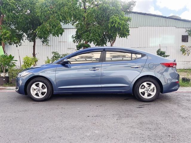 HYUNDAI現代 ELANTRA  第4張相片