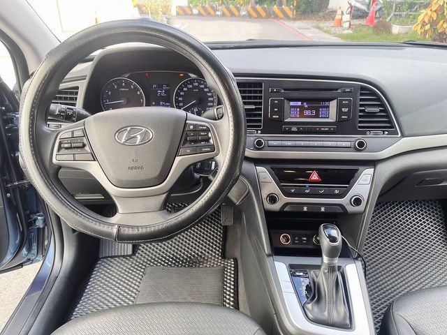HYUNDAI現代 ELANTRA  第7張相片