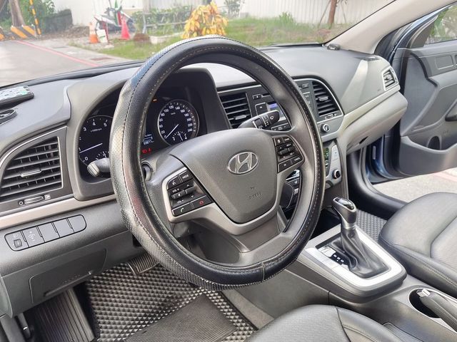 HYUNDAI現代 ELANTRA  第8張相片