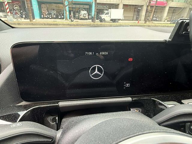 M-BENZ賓士 GLA180  第6張相片