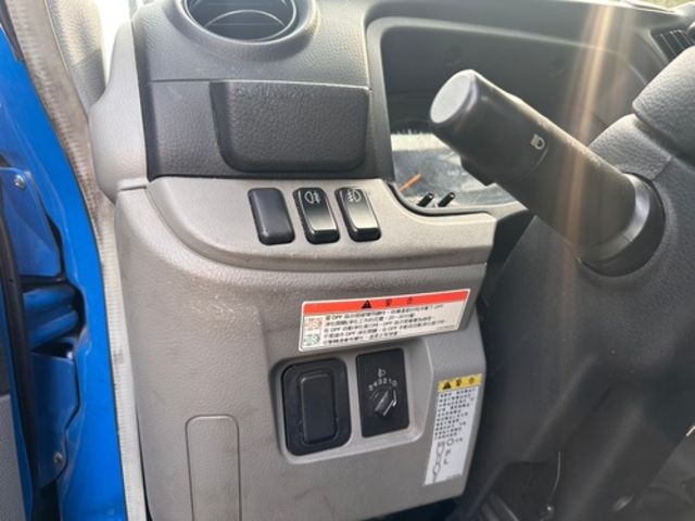 MITSUBISHI三菱 CANTER  第12張相片