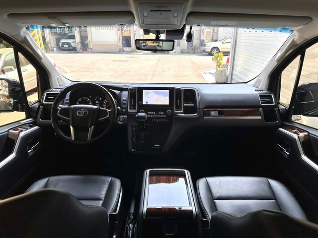 TOYOTA豐田 GRANVIA  第9張相片