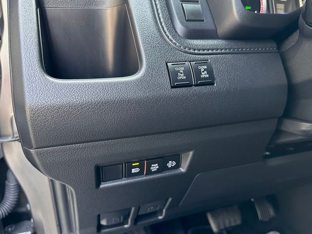 TOYOTA豐田 GRANVIA  第29張相片