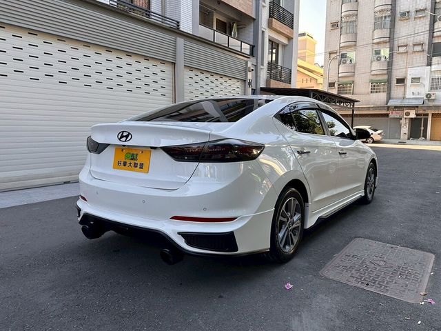 HYUNDAI現代 ELANTRA  第2張相片