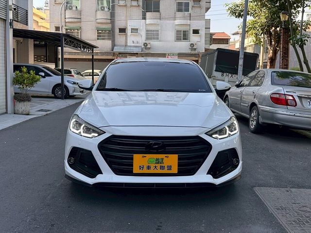 HYUNDAI現代 ELANTRA  第3張相片