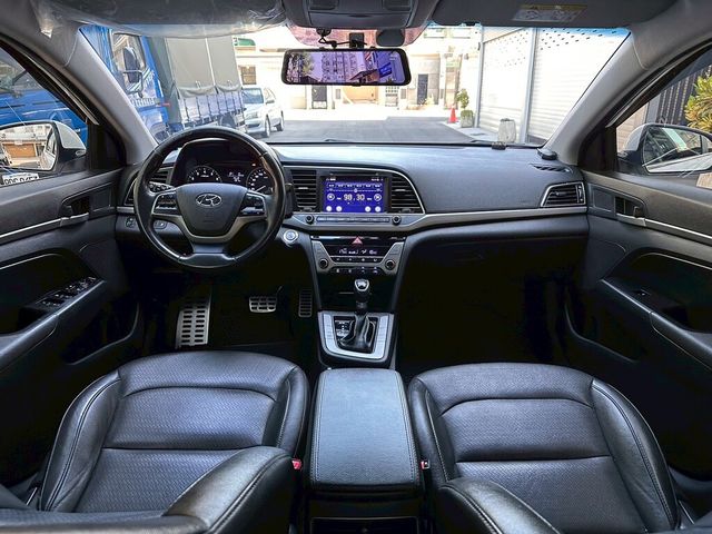 HYUNDAI現代 ELANTRA  第5張相片