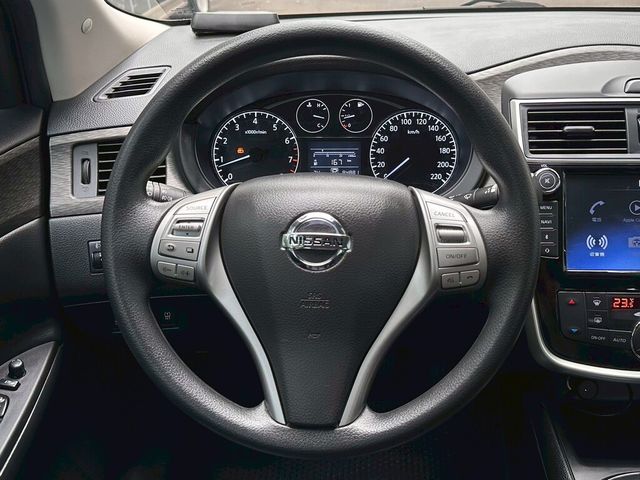 NISSAN日產 TIIDA  第8張相片