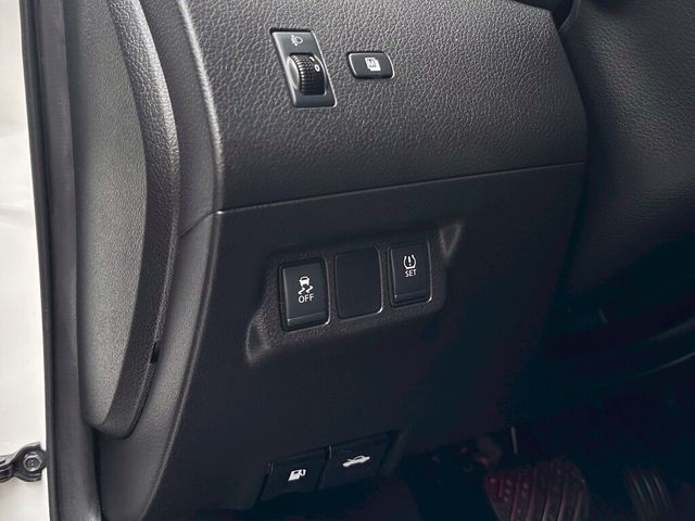 NISSAN日產 TIIDA  第10張相片