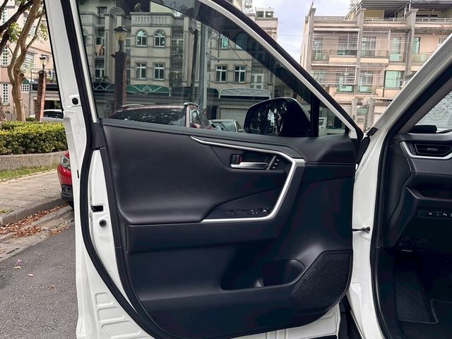 TOYOTA豐田 RAV4  第5張相片