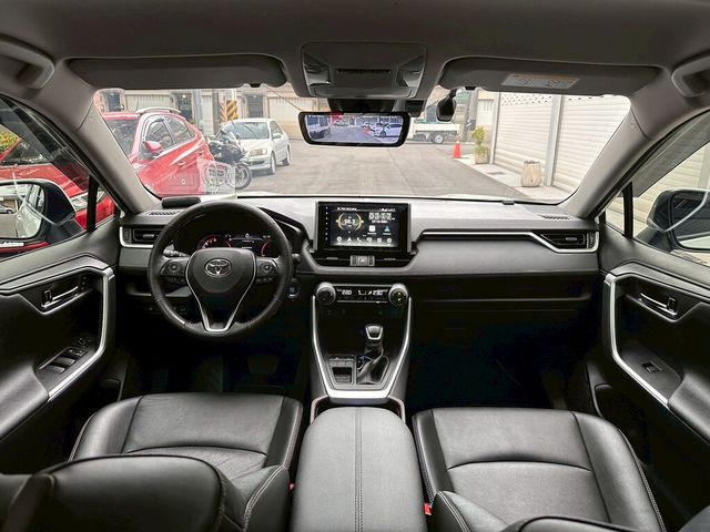 TOYOTA豐田 RAV4  第8張相片