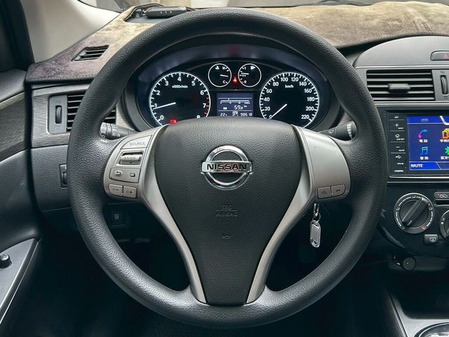NISSAN日產 TIIDA  第10張相片