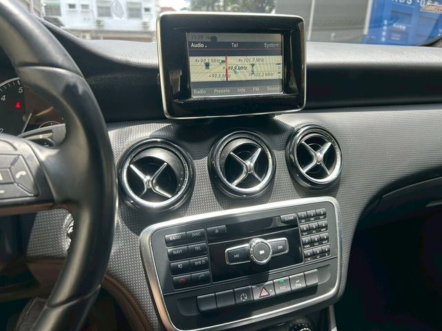 M-BENZ賓士 A180  第9張相片