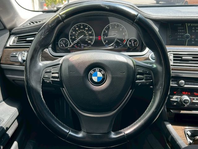 BMW寶馬 740LI  第8張相片