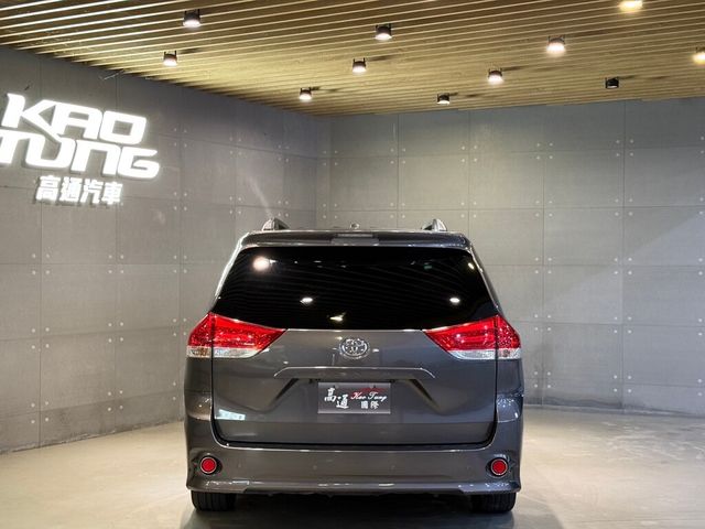 TOYOTA豐田 SIENNA  第4張相片