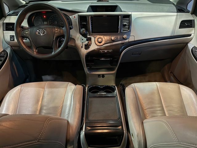 TOYOTA豐田 SIENNA  第5張相片