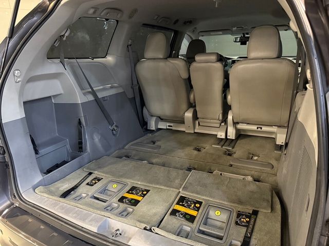 TOYOTA豐田 SIENNA  第14張相片