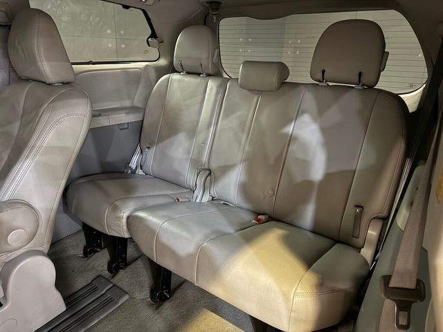 TOYOTA豐田 SIENNA  第15張相片