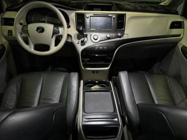 TOYOTA豐田 SIENNA  第5張相片