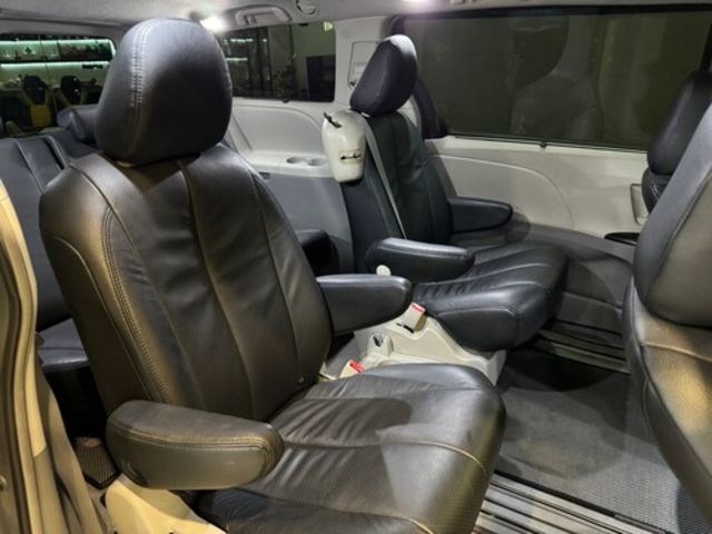 TOYOTA豐田 SIENNA  第10張相片